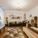 Spacious Apartment In The Center! Everything Nearby