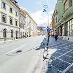 Spacious Apartment In The Center! Everything Nearby